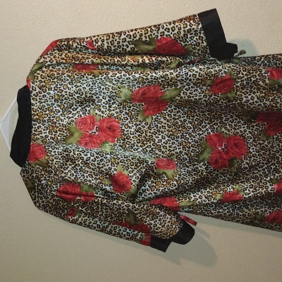 2 Piece Vintage Robe and Pajamas Set Leopard Print Rose by Liz Banks S - Picture 4 of 7
